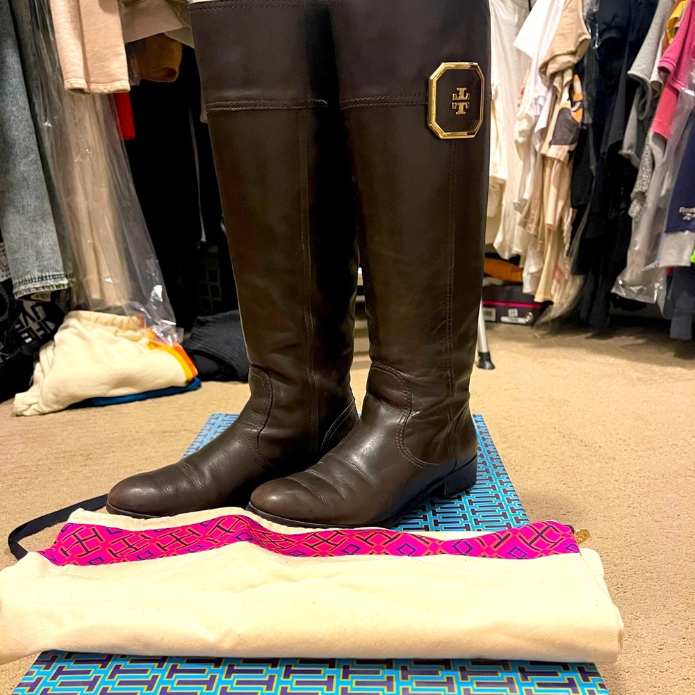 Tory Burch Brown riding boot. Size 8